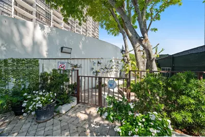 1901 Brickell Ave #B2004, Miami, FL 33129 - Photo 34