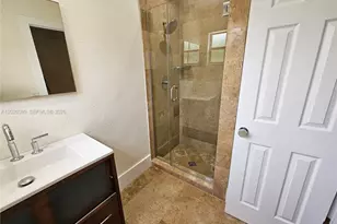 14001 Cypress Ct, Miami Lakes, FL 33014 - Photo 12