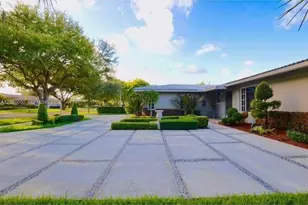 14001 Cypress Ct, Miami Lakes, FL 33014 - Photo 4