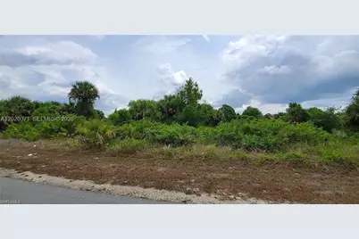 523 Montclair Ave S, Lehigh Acres, FL 33974 - Photo 2