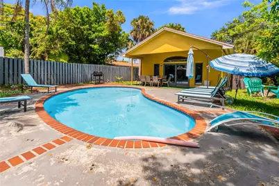 1738 N 16th Ct, Hollywood, FL 33020 - Photo 1