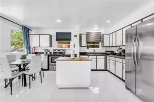 1738 N 16th Ct, Hollywood, FL 33020 - Photo 8