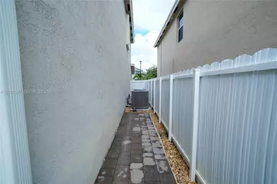 542 NE 6th Pl, Florida City, FL 33034 - Photo 8