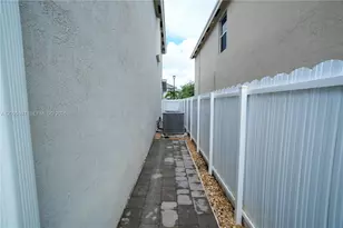 542 NE 6th Pl, Florida City, FL 33034 - Photo 8