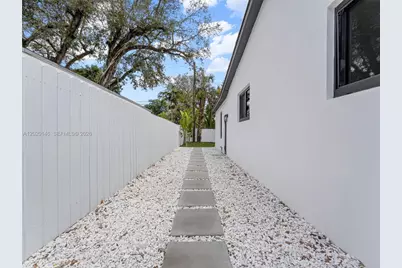 610 NE 164th Ter, Miami, FL 33162 - Photo 44