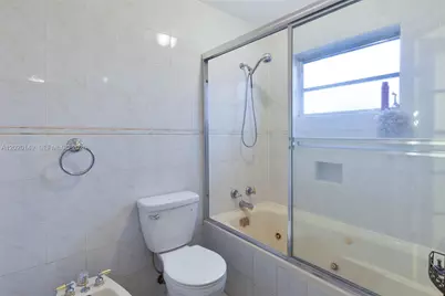 320 NW 61st Ave, Miami, FL 33126 - Photo 14