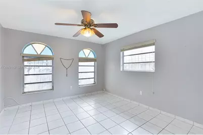 320 NW 61st Ave, Miami, FL 33126 - Photo 10