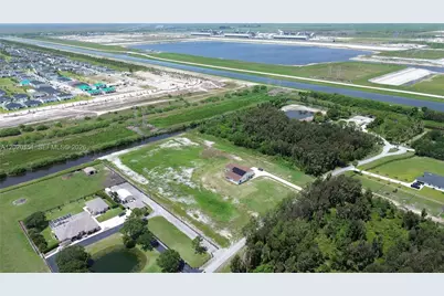 19860 Skyhawk Ln, Loxahatchee, FL 33470 - Photo 12