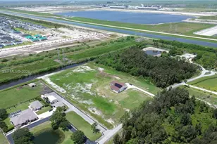 19860 Skyhawk Ln, Loxahatchee, FL 33470 - Photo 12