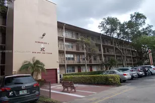 801 SW 133rd Terrace, Pembroke Pines, FL 33027 - Photo 2