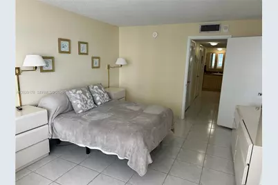 6039 Collins Ave #924, Miami Beach, FL 33140 - Photo 14