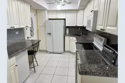 6039 Collins Ave #924, Miami Beach, FL 33140 - Photo 8