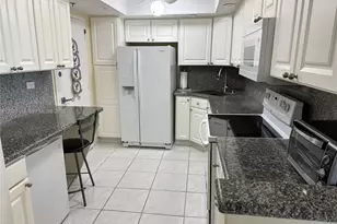 6039 Collins Ave, Miami Beach, FL 33140 - Photo 8