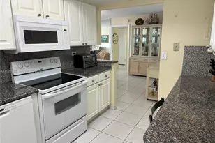 6039 Collins Ave, Miami Beach, FL 33140 - Photo 10