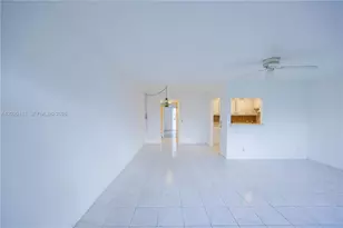 303 Preston H, Boca Raton, FL 33434 - Photo 4