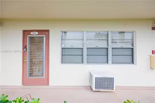 303 Preston H, Boca Raton, FL 33434 - Photo 2
