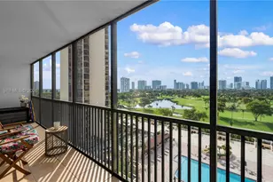 20301 W Country Club Dr, Aventura, FL 33180 - Photo 2
