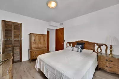 725 NW 24th Ct, Miami, FL 33125 - Photo 8