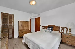 725 NW 24th Ct, Miami, FL 33125 - Photo 8