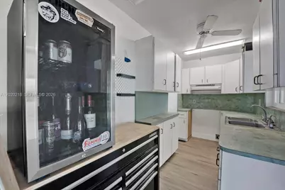 725 NW 24th Ct, Miami, FL 33125 - Photo 28