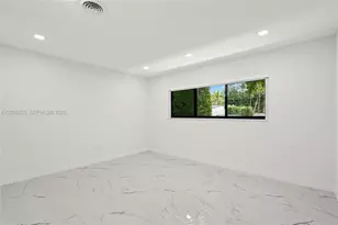 112 E 1st Ct, Miami Beach, FL 33139 - Photo 62