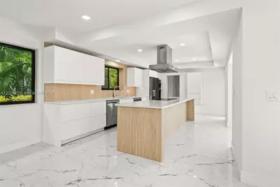 112 E 1st Ct, Miami Beach, FL 33139 - Photo 14