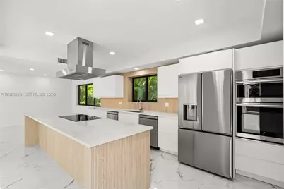 112 E 1st Ct, Miami Beach, FL 33139 - Photo 10