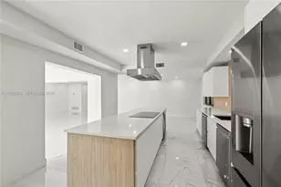 112 E 1st Ct, Miami Beach, FL 33139 - Photo 8