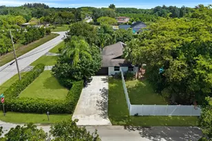 23595 SW 152nd Ave, Homestead, FL 33032 - Photo 4