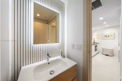 1000 Brickell Plz #4014, Miami, FL 33131 - Photo 12