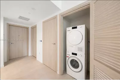 1000 Brickell Plz #4014, Miami, FL 33131 - Photo 10