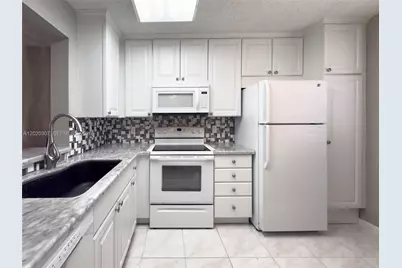 7145 Huntington Ln #303, Delray Beach, FL 33446 - Photo 4
