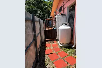 610 SW 66th Ave, Miami, FL 33144 - Photo 6