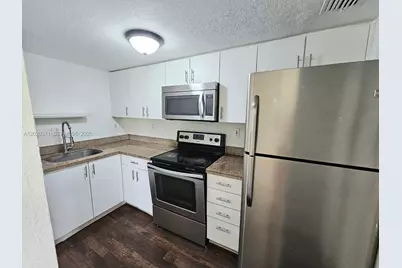 300 NW 84th Ter #300, Miami, FL 33150 - Photo 4