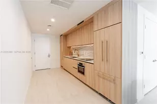 77 SE 5th St, Miami, FL 33131 - Photo 6
