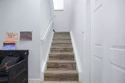 977 NE 37th Pl, Homestead, FL 33033 - Photo 10