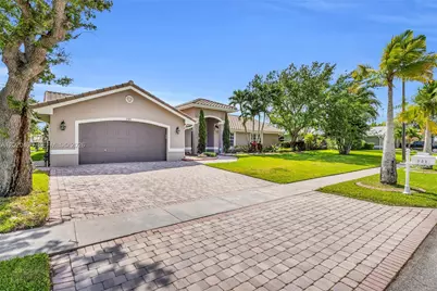 321 NW 193rd Ave, Pembroke Pines, FL 33029 - Photo 2
