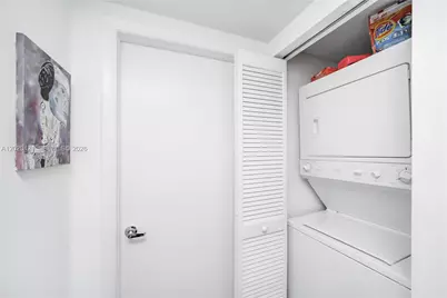 41 SE 5th St #704, Miami, FL 33131 - Photo 22