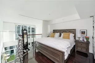 41 SE 5th St, Miami, FL 33131 - Photo 14