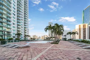 41 SE 5th St, Miami, FL 33131 - Photo 38