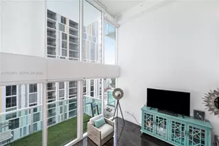 41 SE 5th St, Miami, FL 33131 - Photo 8