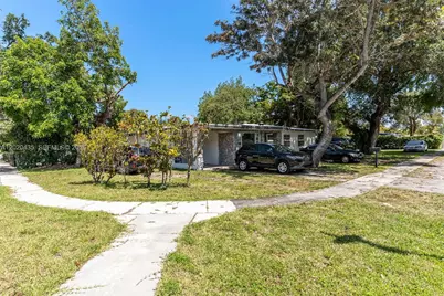 13075 NW 16th Ave, North Miami, FL 33167 - Photo 18
