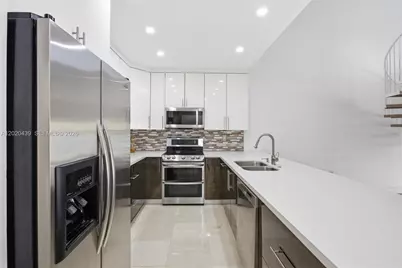 8555 Ardoch Rd, Miami Lakes, FL 33016 - Photo 6