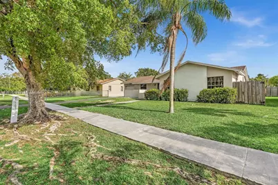 11061 SW 163rd St, Miami, FL 33157 - Photo 2