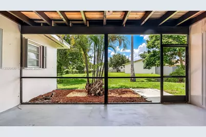 500 NW 96th Ter, Pembroke Pines, FL 33024 - Photo 8