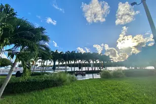 400 Kings Point Dr, Sunny Isles Beach, FL 33160 - Photo 14