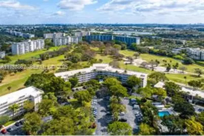 3800 Oaks Clubhouse Dr #307, Pompano Beach, FL 33069 - Photo 20