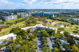 3800 Oaks Clubhouse Dr, Pompano Beach, FL 33069 - Photo 20