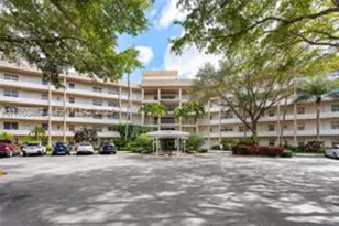 3800 Oaks Clubhouse Dr, Pompano Beach, FL 33069 - Photo 1