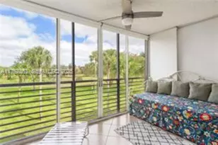 3800 Oaks Clubhouse Dr, Pompano Beach, FL 33069 - Photo 10
